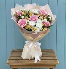 Букет цветов из:  Гвоздики, Орхидеи и Розы #REPLACE_PRED# Солдато-Александровском