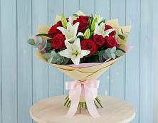 Букет цветов из:  Лилии и Розы в Солдато-Александровском