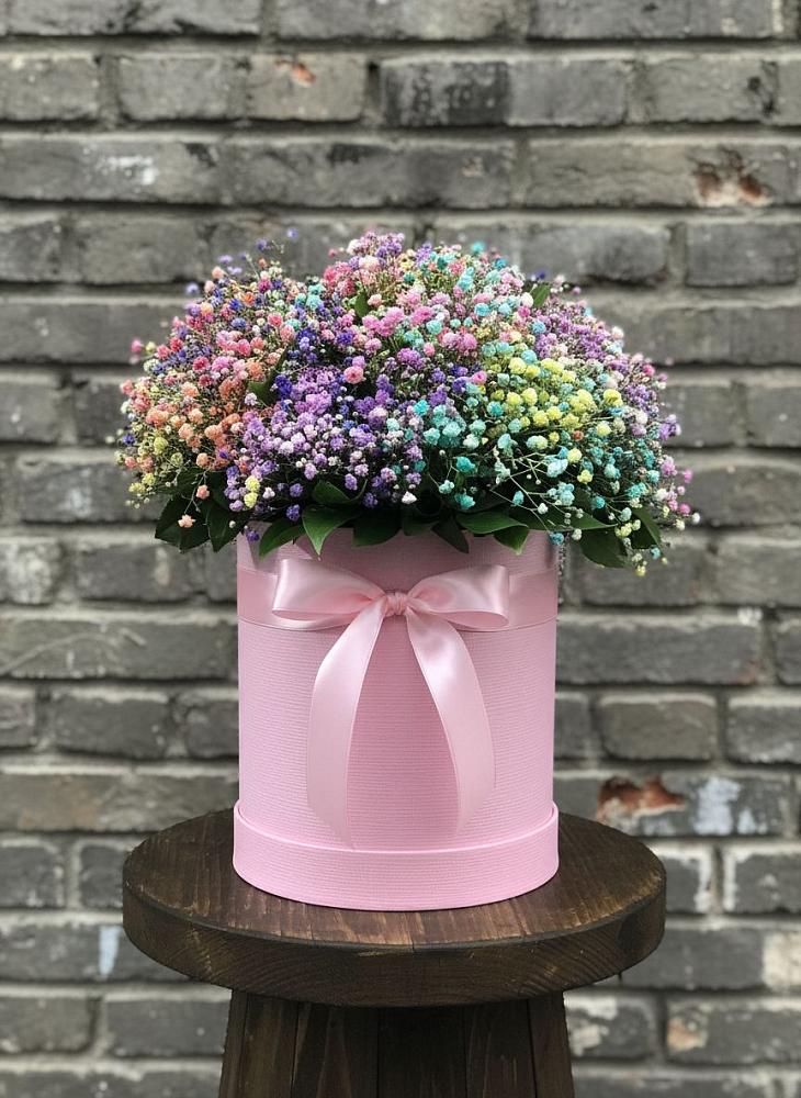 Цветочная композиция из Гипсофила и Розы в шляпной коробке в Солдато-Александровском