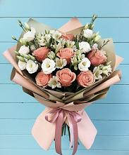 Букет цветов из:  Розы, Альстромерии и Лизиантусы в Солдато-Александровском