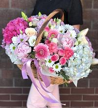 Композиция солнечный день в Солдато-Александровском Цветочная композиция из Розы, Хризантемы, Пионы и Лизиантусы в корзине в Солдато-Александровском