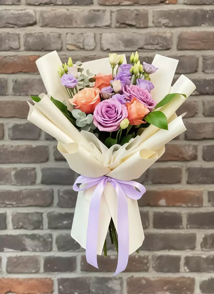 Букет цветов из: Лизиантусы и Розы в Солдато-Александровском