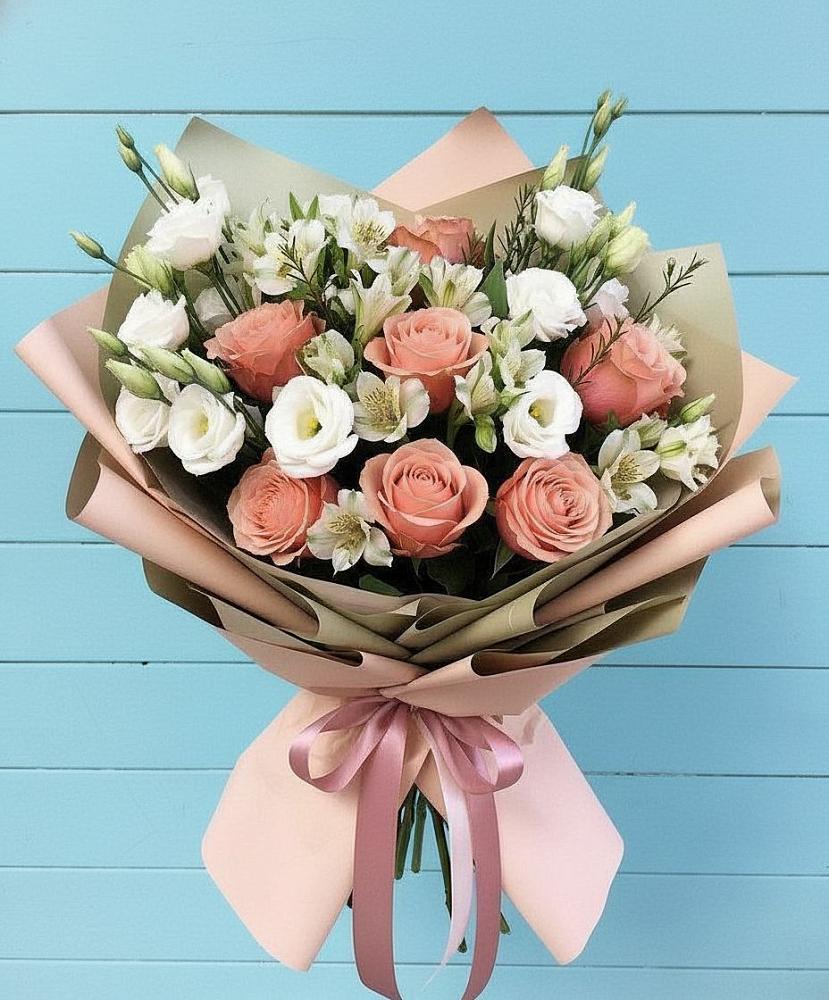 Букет цветов из: Розы, Альстромерии и Лизиантусы в Солдато-Александровском
