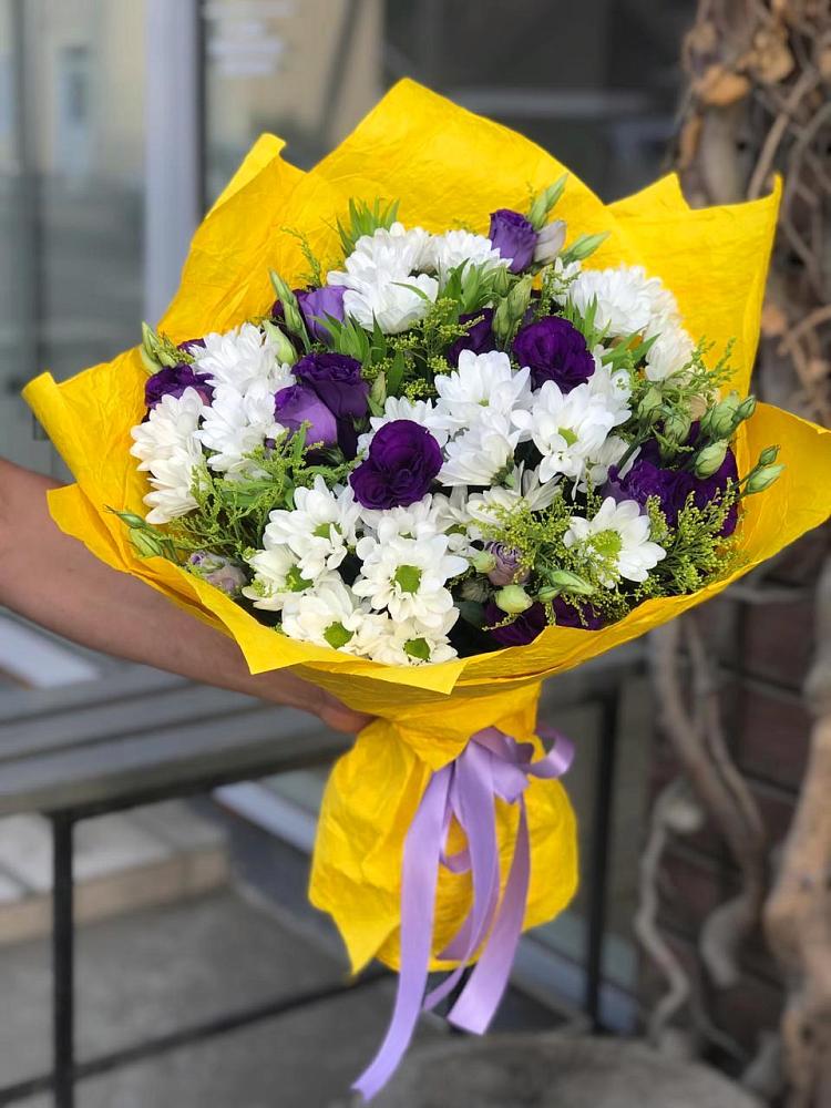 Букет цветов из: Ирисы, Хризантемы и Ромашки в Солдато-Александровском