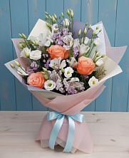 Букет цветов из:  Лизиантусы, Розы, Альстромерии и Гипсофила в Солдато-Александровском