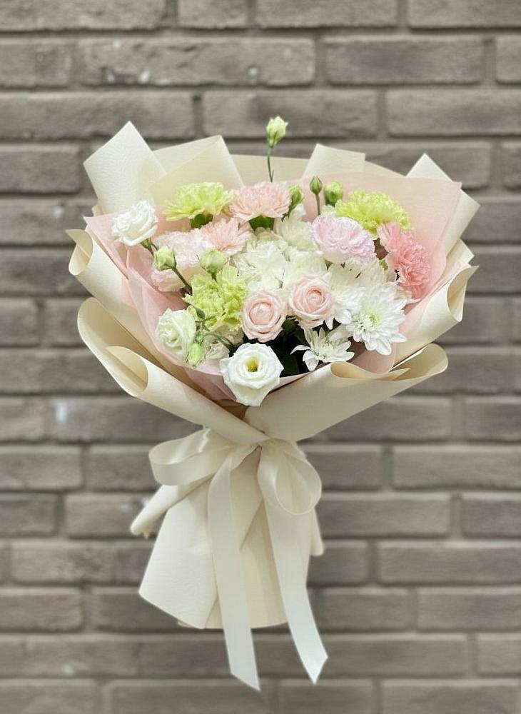 Букет цветов из: Гвоздики, Розы, Лизиантусы и Хризантемы в Солдато-Александровском