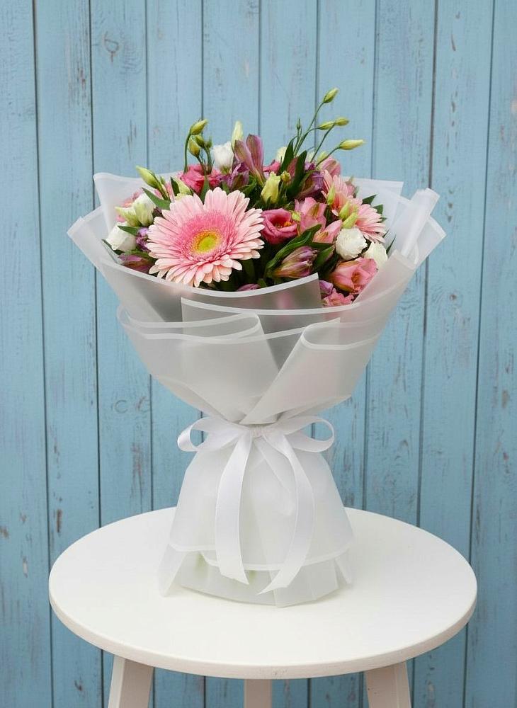 Букет цветов из: Герберы, Альстромерии и Лизиантусы в Солдато-Александровском