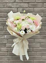 Букет цветов из:  Гвоздики, Розы, Лизиантусы и Хризантемы в Солдато-Александровском