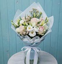 Букет цветов из:  Розы и Лизиантусы в Солдато-Александровском