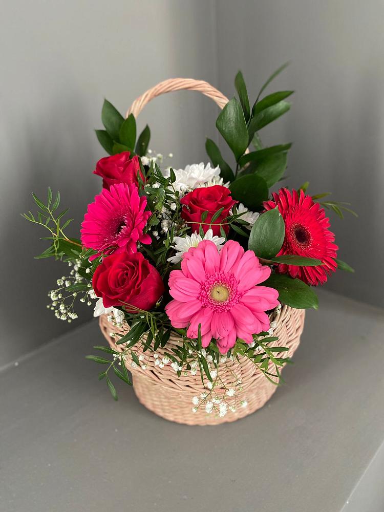 Цветочная композиция из Розы, Хризантемы и Герберы в корзине в Солдато-Александровском