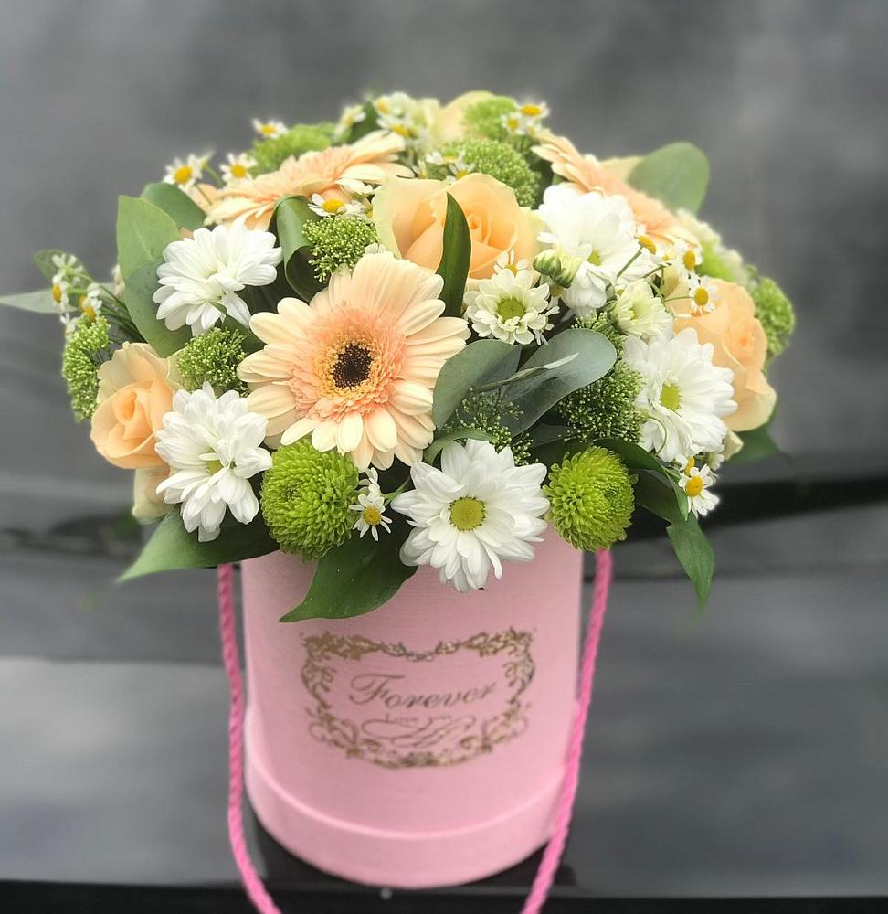 Цветочная композиция из Розы, Герберы и Хризантемы в шляпной коробке в Солдато-Александровском