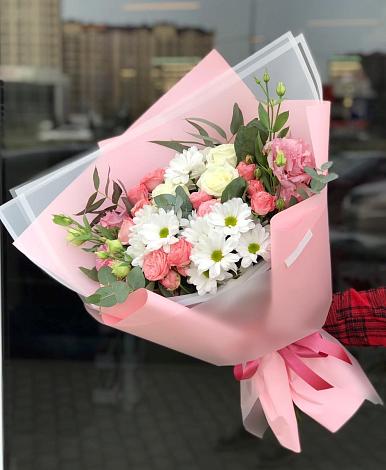 Букет цветов из: Розы, Лизиантусы и Хризантемы в Солдато-Александровском