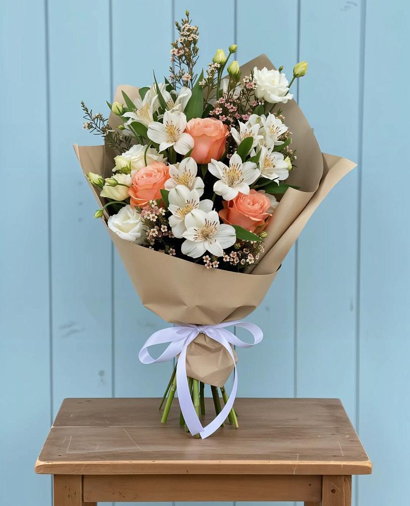 Букет цветов из: Альстромерии, Лизиантусы, Розы и Хризантемы в Солдато-Александровском